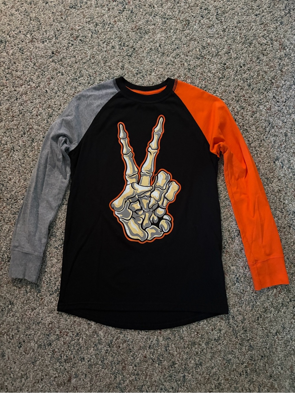 HALLOWEEN Boys Graphic Skeleton Hand Fingers Peace Sign T-Shirt Black Orange